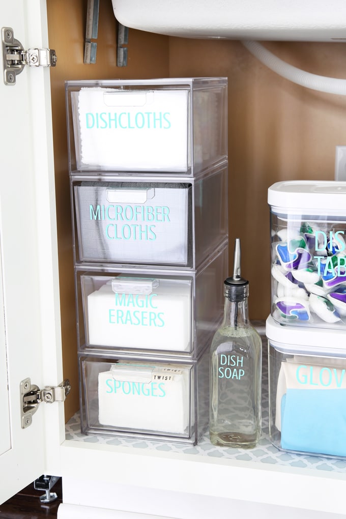 Home Organization, Crafts- How to Make Pretty Labels with a Silhouette Machine, Silhouette Cameo, Silhouette Portrait, organization, organizing, organize, labels, vinyl, adhesive vinyl, sticker labels, making labels, featured