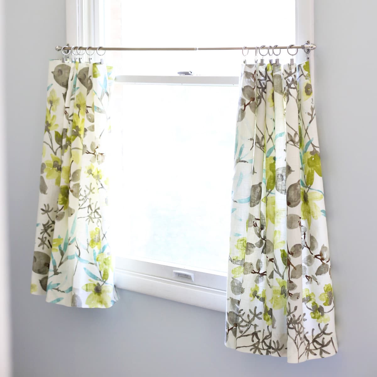 Easy DIY Cafe Curtains