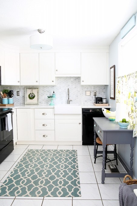 Awesome tips and tricks for organizing a small kitchen-- and proof that small kitchens can be beautiful too! Click through to the post for her amazing organization tips!