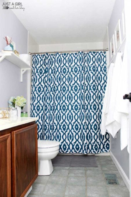 Small Guest Bathroom in a Townhouse