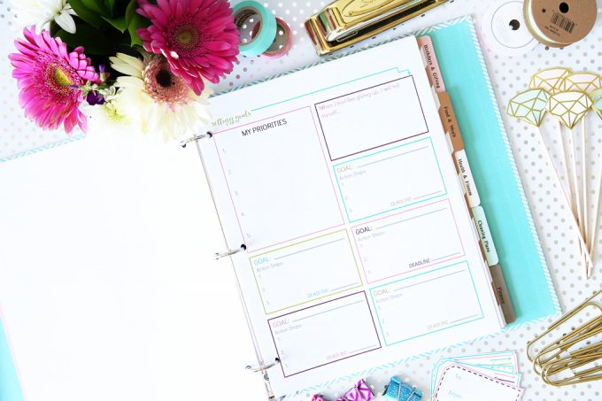 Set Goals that You'll Actually Accomplish - this post teaches you how to crush your goals this year! The free printable is cute too! Click through to the post to snag it!