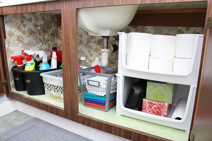 Organized area under the bathroom sink, learn how to organize