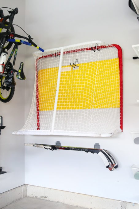 How to Store a Hockey Net and Hockey Sticks in the Garage