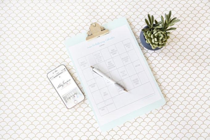 Decluttering Clothes with a Free Printable Decluttering Calendar