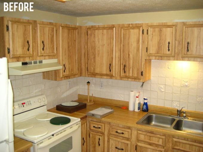 Townhouse Kitchen Before Photo