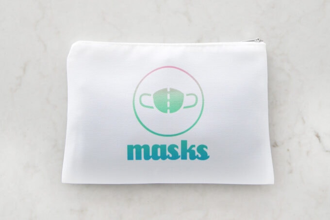 Organize a purse with a cosmetic bag for masks made with Cricut infusible ink