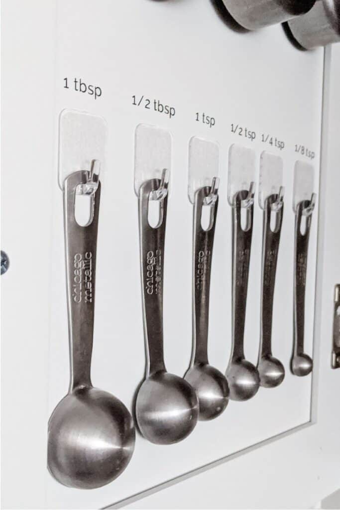 Measuring Cup organization using command hooks from Pine + Poplar