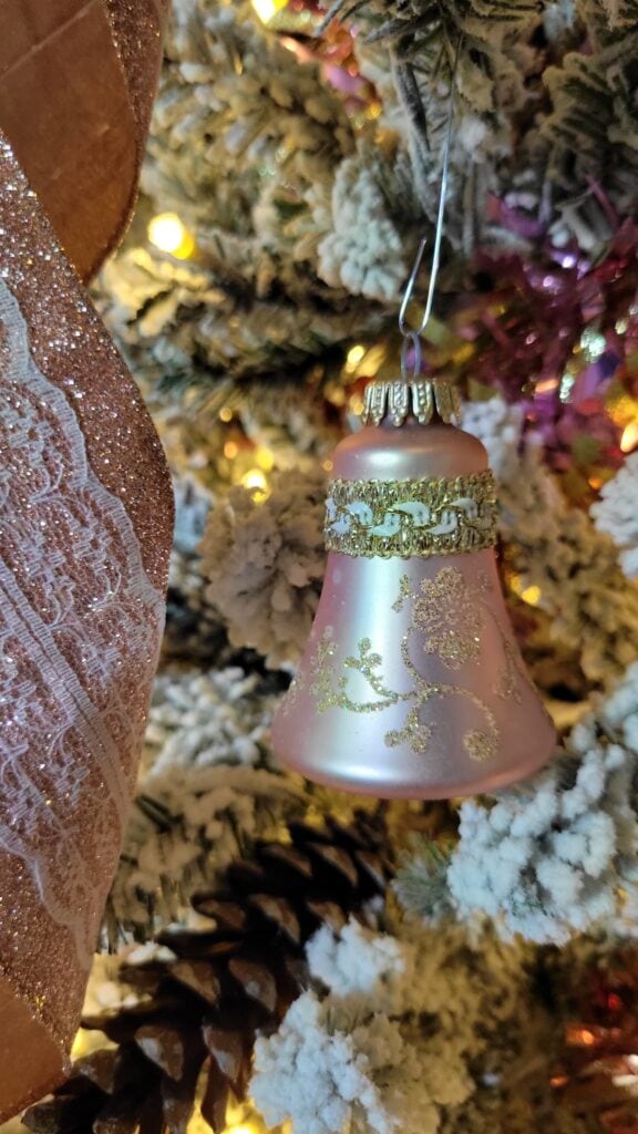 Romantic pink and gold color scheme for a Christmas tree from B4 and Afters