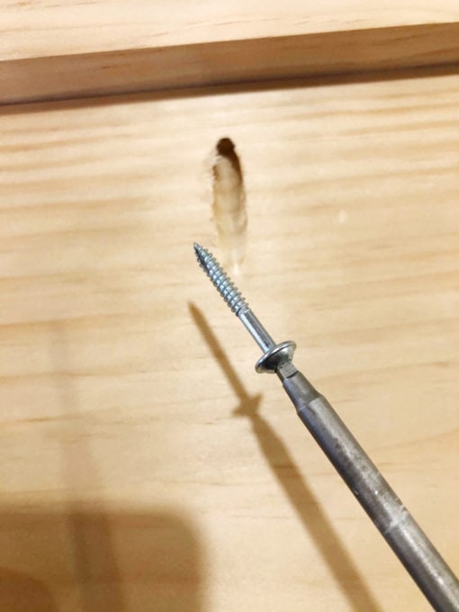 Inserting a Screw into a Pocket Hole