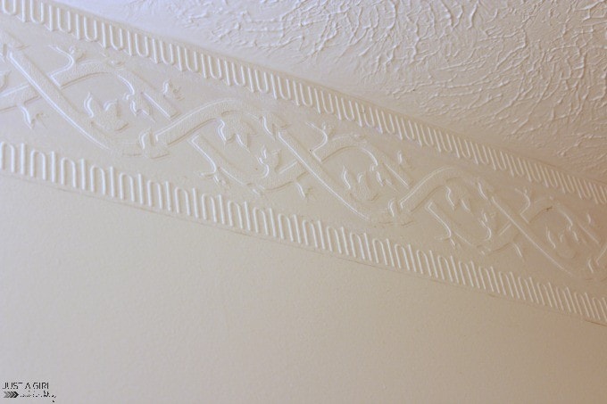 close up of the wallpaper border pattern